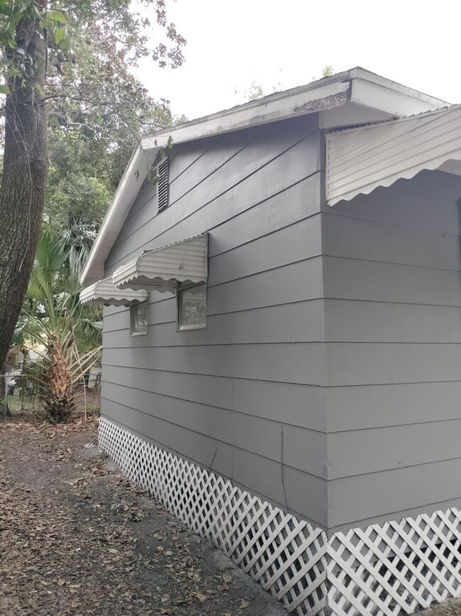 Building Photo - Fully Renovated 3/1 Single Family Ready for Move In!!!