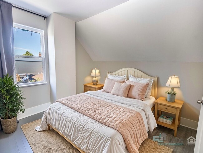 Building Photo - Charming 2-Bedroom Home with Private Yard in the Heart of St. Johns