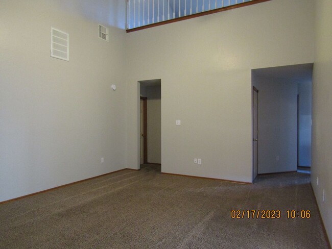 Building Photo - Crown Pointe Area!! PETS ARE NEGOTIABLE WI...