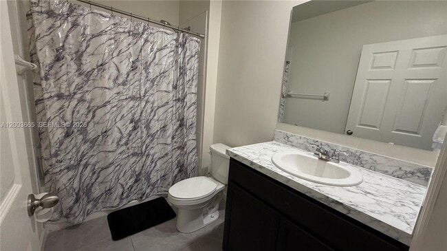 Building Photo - 2402 SE Gillette Ave