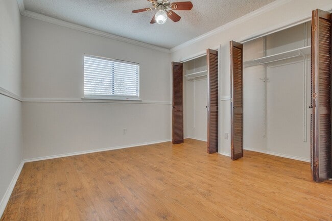 Building Photo - 9805 Briar Ridge Dr