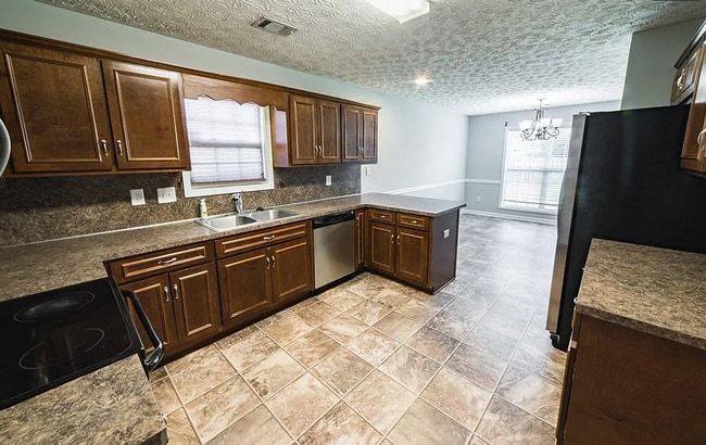 Building Photo - 8018 Silverado Dr