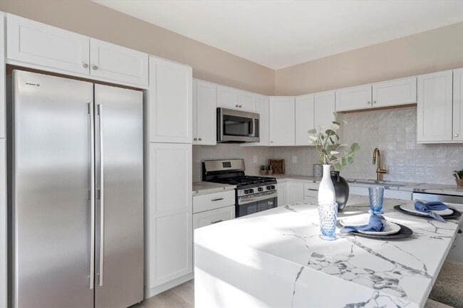 Building Photo - 6752 W Park Ave