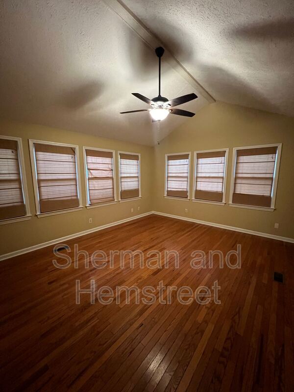 Building Photo - 1113 Highview Ave