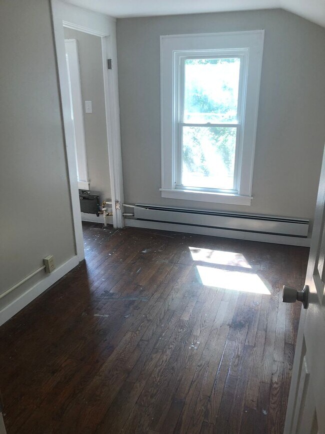 Building Photo - 209 3rd St