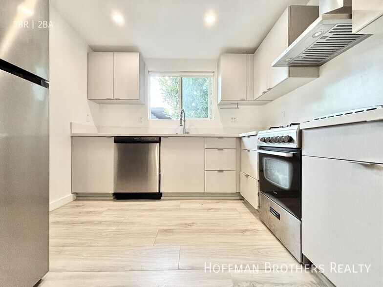 Building Photo - 1568 Yosemite Dr