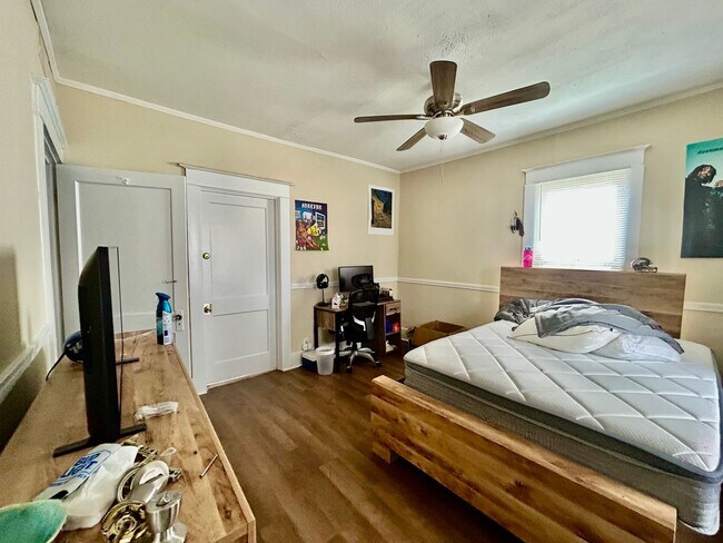 Building Photo - **PRE-LEASING FOR 2026–2027 SCHOOL YEAR!**