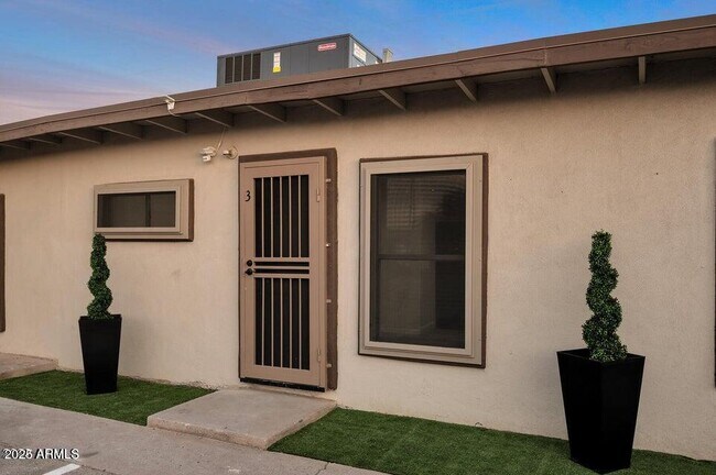 Building Photo - 1108 S 33rd Ave