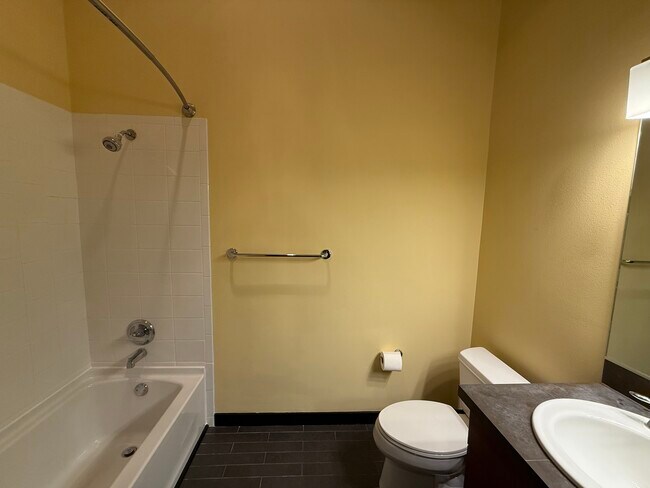 Building Photo - 655 Crockett St