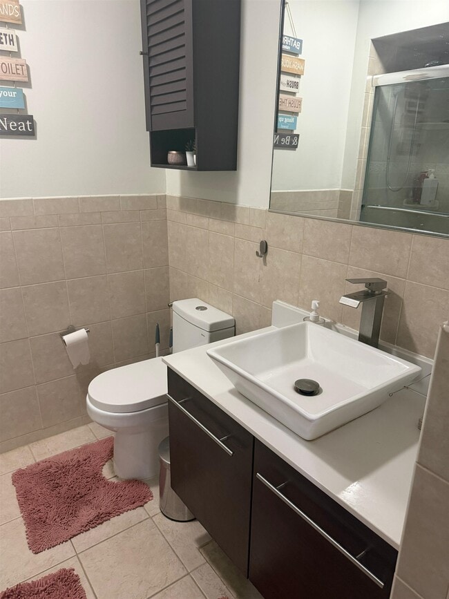 Building Photo - 507 Teal Plaza