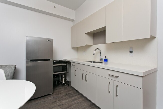 Building Photo - 7000 Hawaii Kai Dr