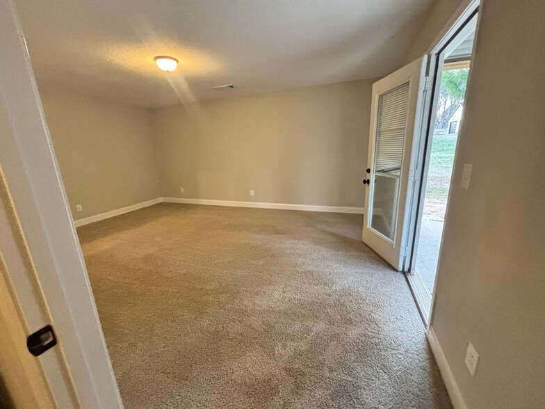 Building Photo - 1242 Ernest Elder Rd