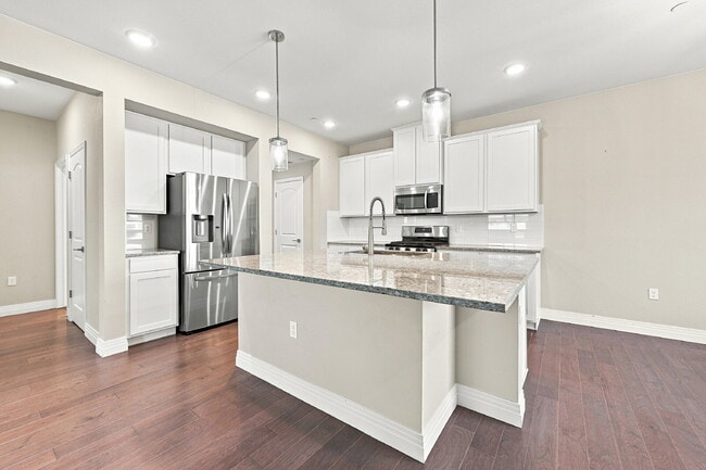 Building Photo - $2,495.95- 3 Bed, 3 Bath Condo in Aurora with In Unit Laundry!