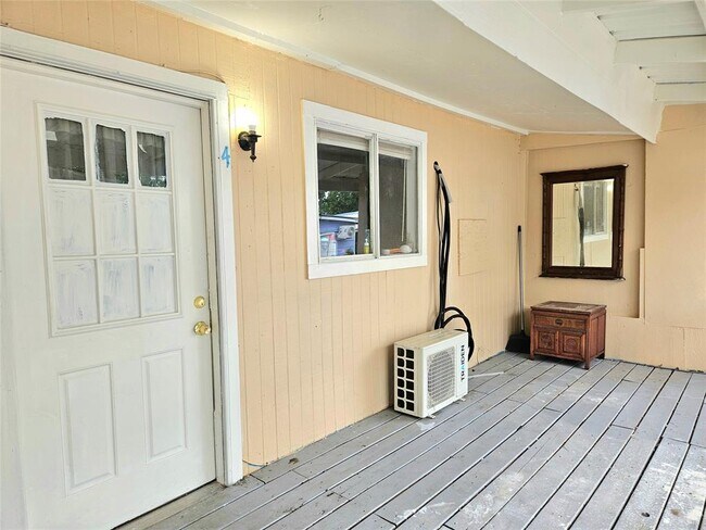 Building Photo - 4419 W Bayshore Dr