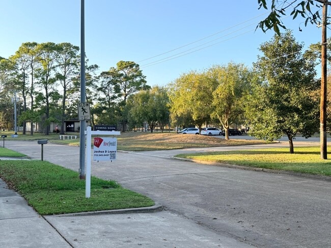 Building Photo - 16214 Dunmoor Dr