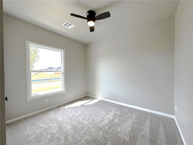 Building Photo - 3 Bed 2 Bath 2 Car in Twin Silos Addition Edmond, OK