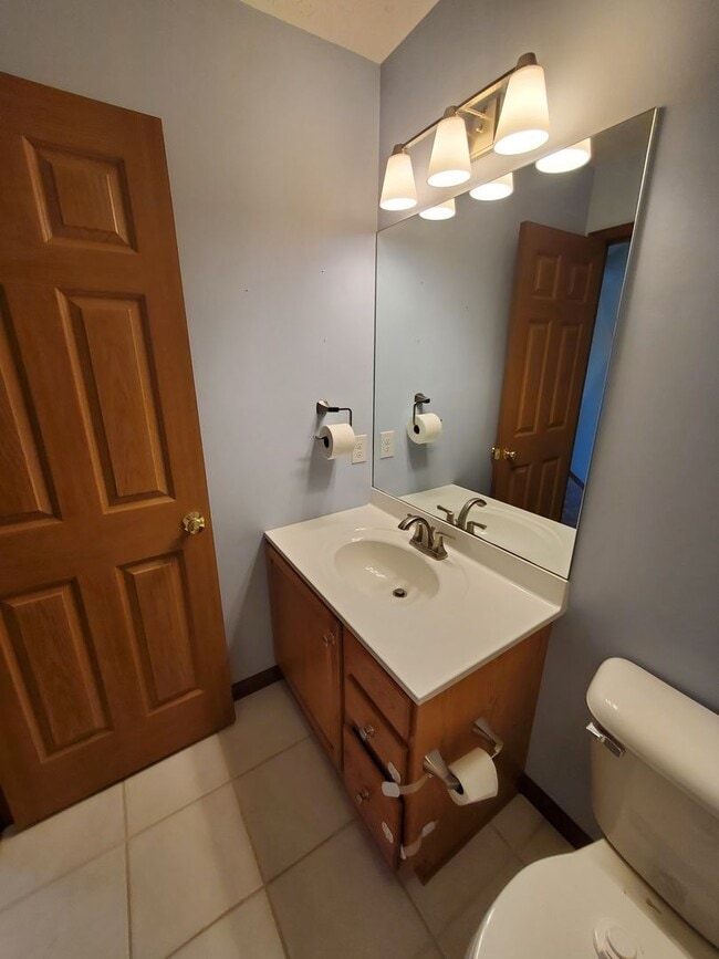 Building Photo - 3-bedroom 2 Full Bath Ranch Home