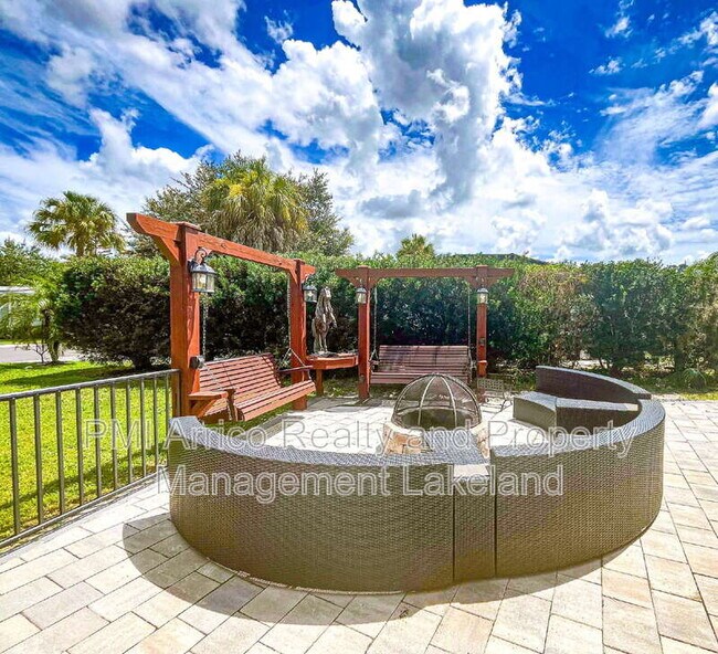 Building Photo - 107 Long Hammock Dr