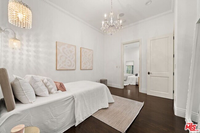 Building Photo - 4923 Amigo Ave