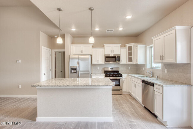 Building Photo - 14929 Tierra Crystal Ave