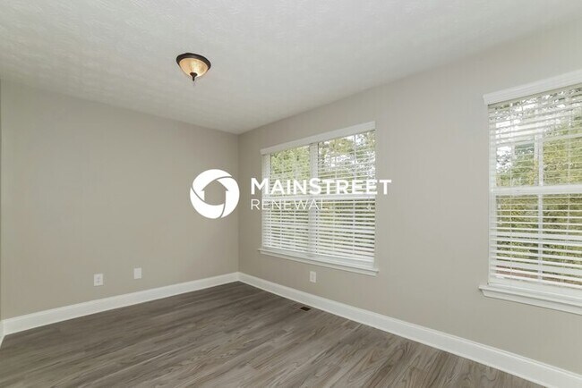 Building Photo - 5 Bedroom Pet-Friendly Home in Douglasville, GA with Main Street Renewal
