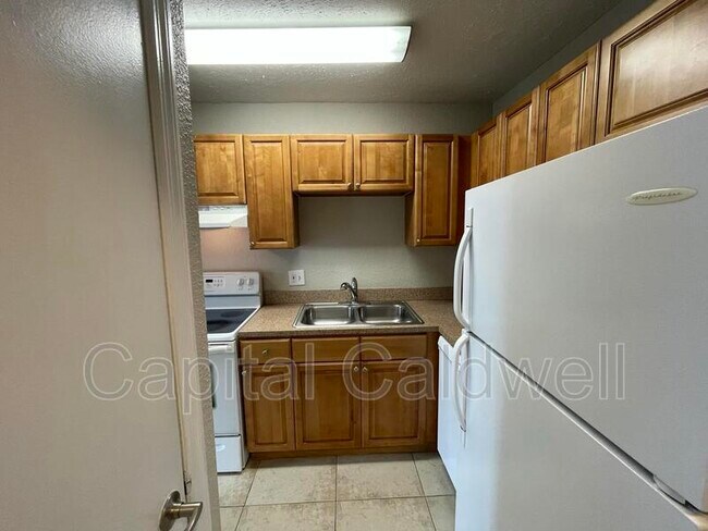 Building Photo - 13686 Orange Sunset Dr