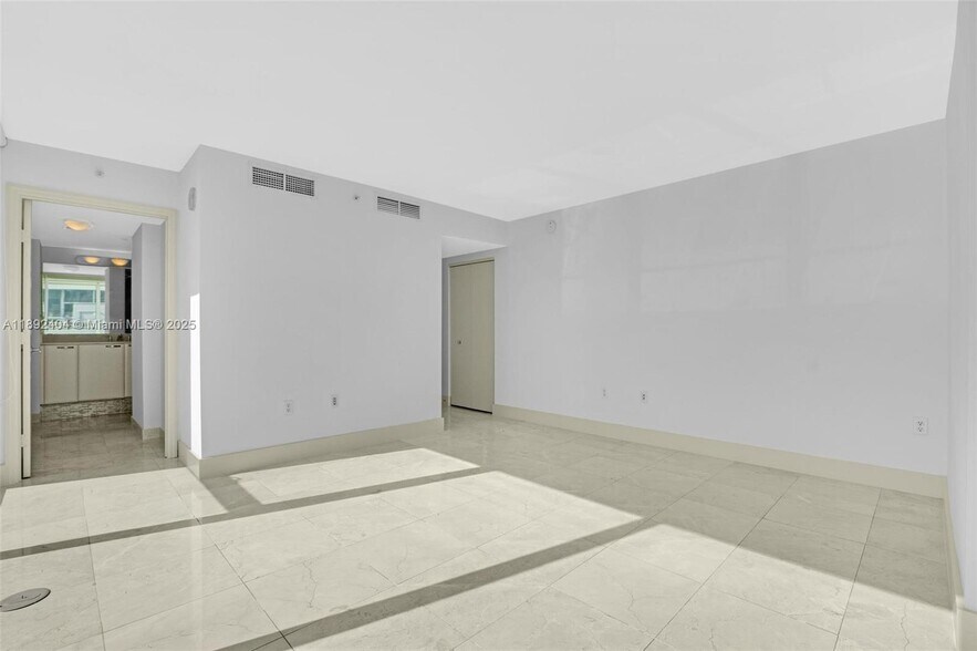 Building Photo - 2101 Brickell Ave