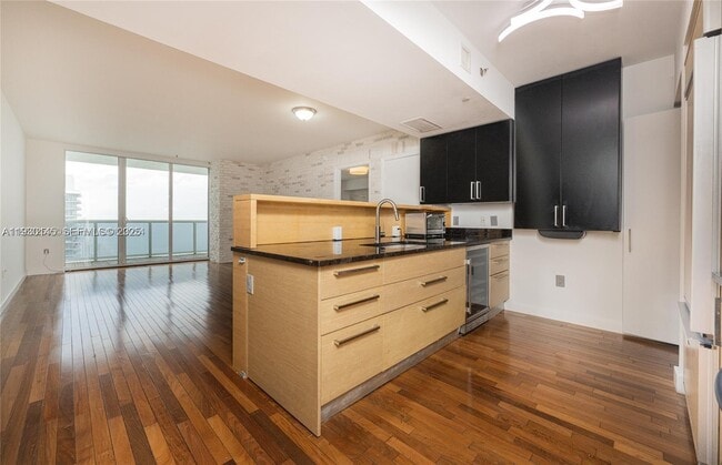 Building Photo - 1830 S Ocean Dr