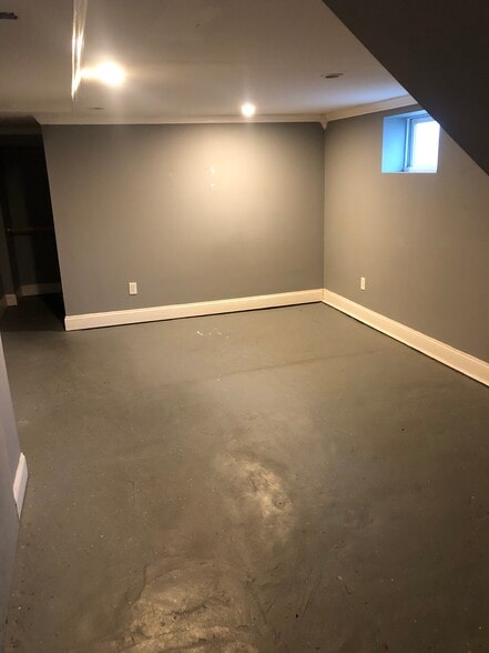 Building Photo - 211 N 47th St