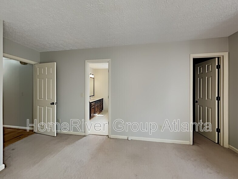 Building Photo - 1216 Wynford Colony S W