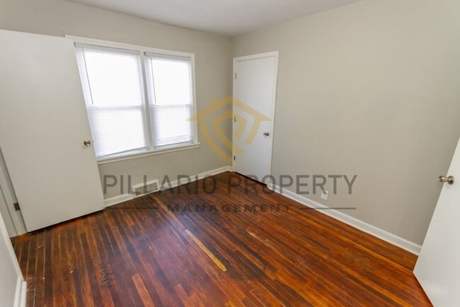 Building Photo - 3 Bed/1 Bath Bungalow near Wes Montgomery ...