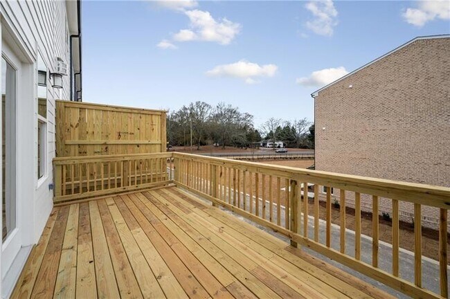Building Photo - 737 Payton Ln