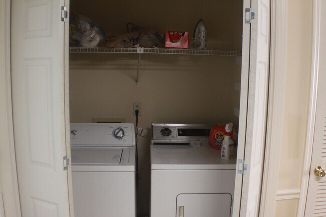 Building Photo - Lumpkin Square Apartments