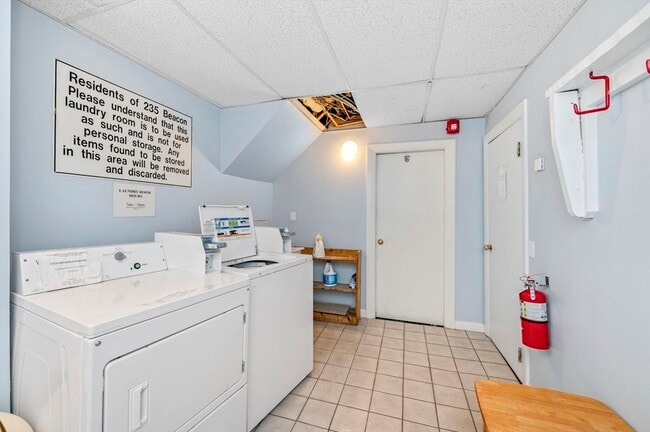 Building Photo - 235 Beacon St