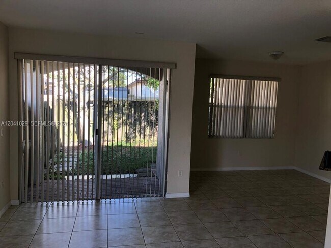 Building Photo - 11823 SW 152nd Ct