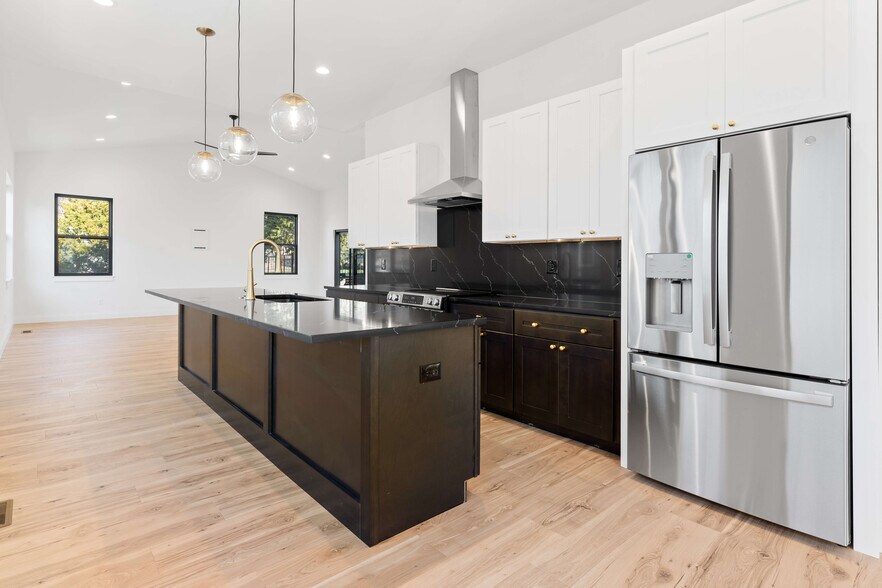 Building Photo - 6515 Nashville Ave