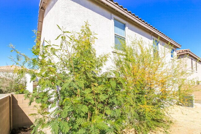 Building Photo - 2267 E 35th Ave