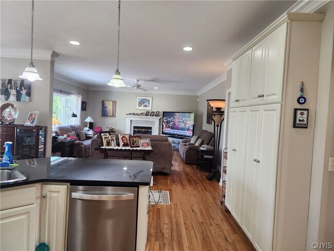 Building Photo - 4560 Providence Rd