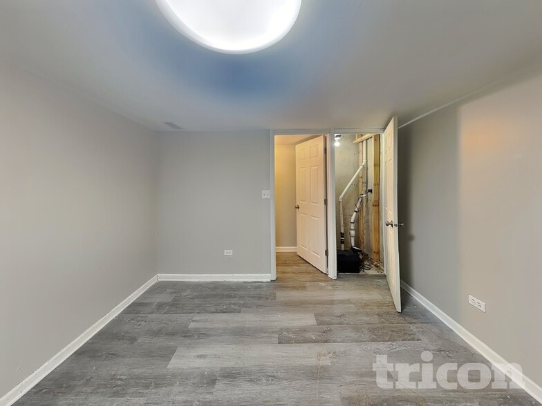 Building Photo - 2005 Alpine Way