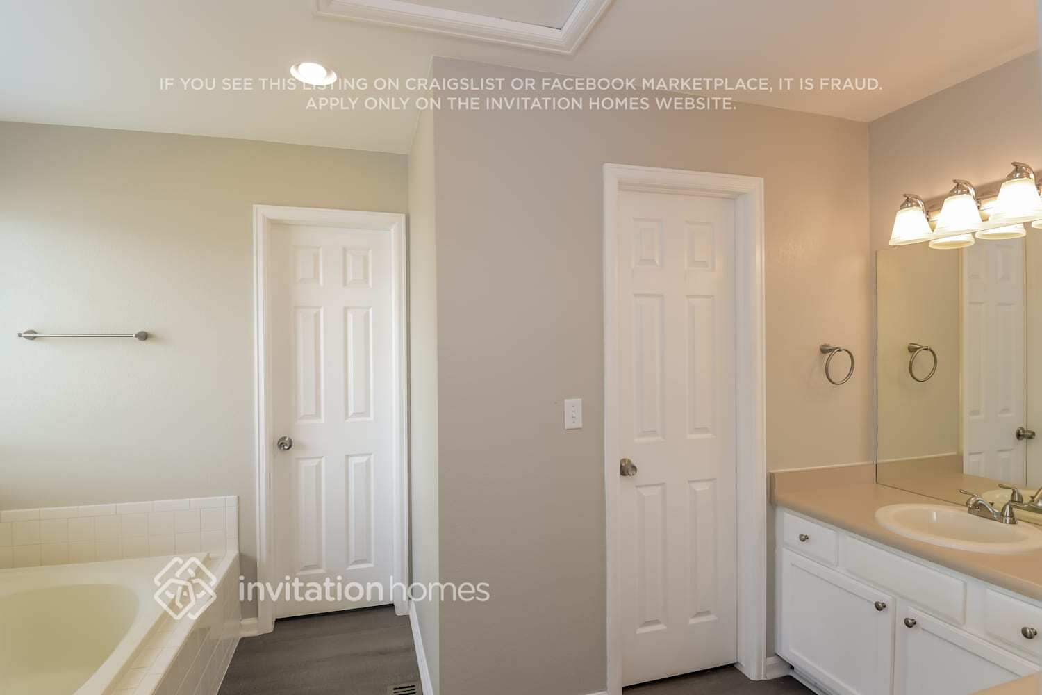 Building Photo - 5205 E 130th Way