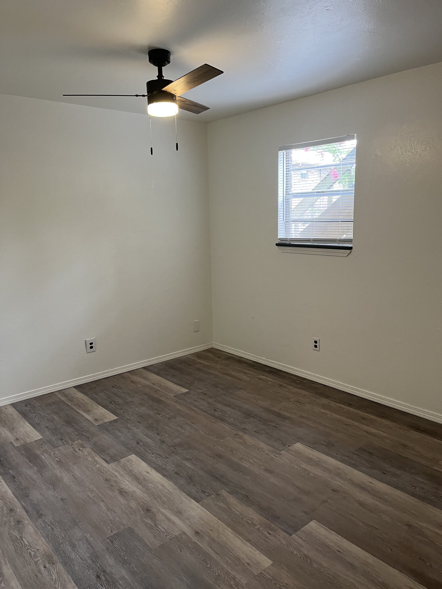 Building Photo - 221 N Duncan St