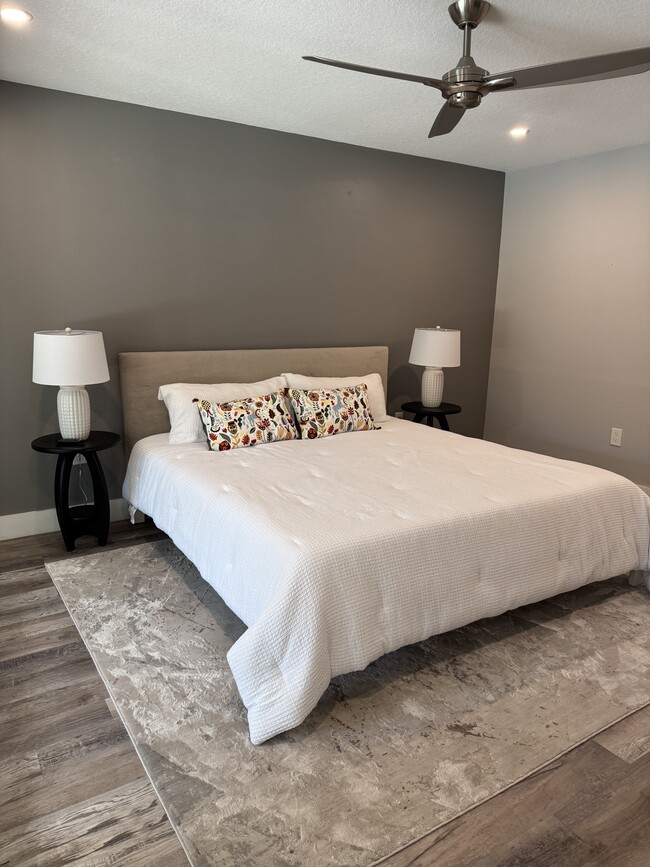 Building Photo - 3955 Glen Oaks Manor Dr