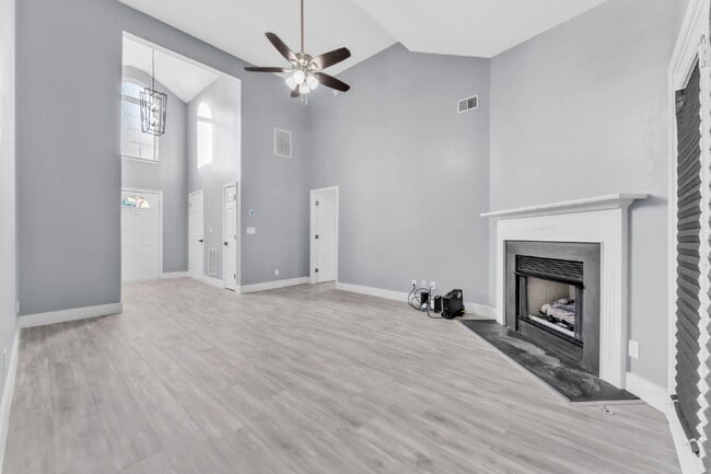 Building Photo - Beautiful 3-Bedroom Retreat with 2 Full Baths in Scenic Woodruff $1,875/mo rent