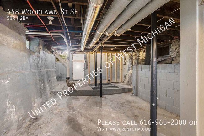 Building Photo - 448 Woodlawn St SE