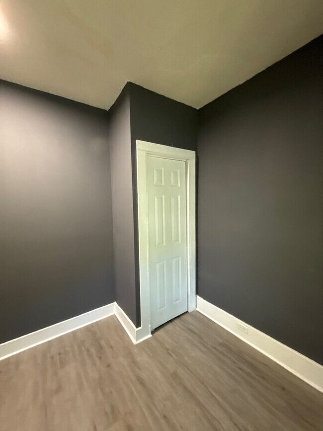 Building Photo - 3164 Yale Ave