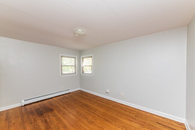 Building Photo - 4540 N Wolcott Ave