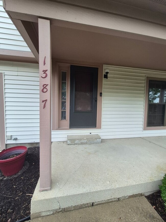 Building Photo - 1387 Sanzon Dr