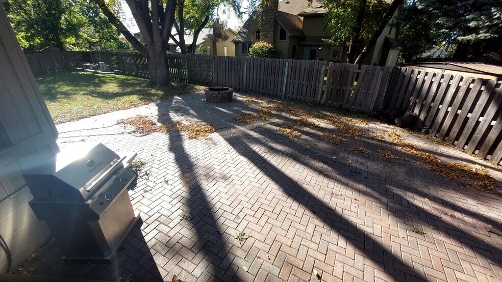 Building Photo - 866 S 156th Ave