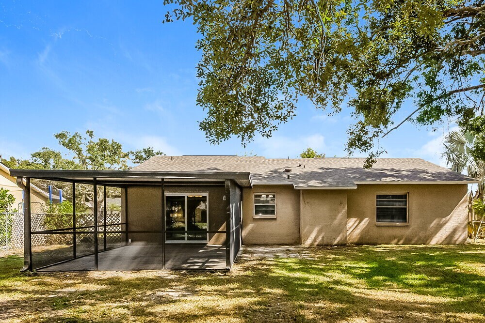 Building Photo - 7018 12th Ct E