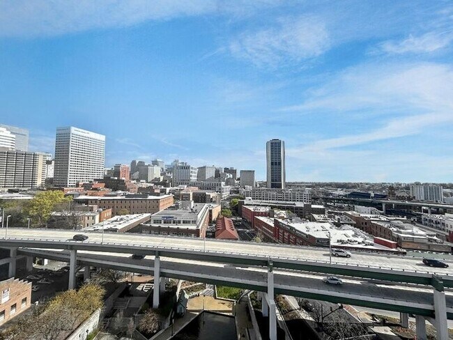 Building Photo - 301 Virginia St